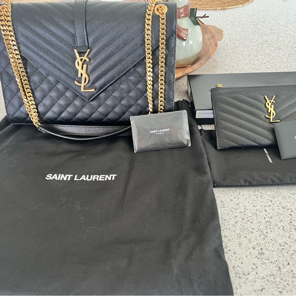 Large envelope with wallet. Purchased NWT on Tradesy a few years ago.